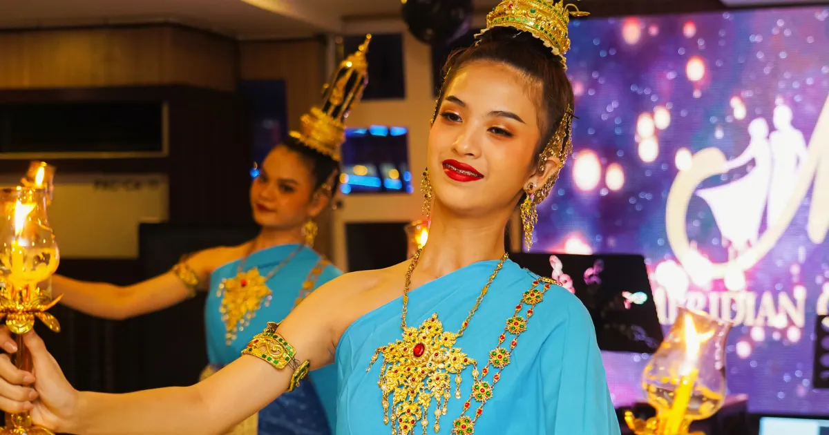 โชว์รำไทยสวยงามมากบนเรือเจ้าพระยาเมอริเดียน ครูซ 2